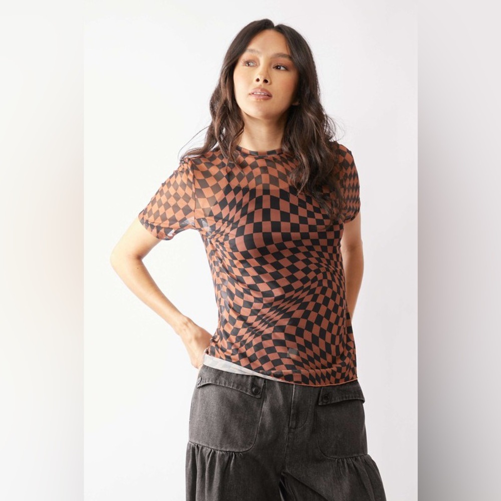 🟠 363B-BROWN. Checkered Mesh Short Sleeve Top